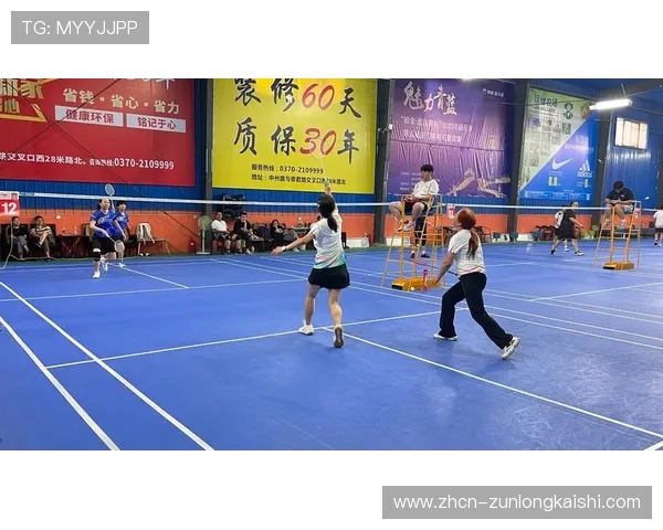 绥化市委社会工作部羽毛球比赛设置男女单打，选手展现高超运动水平