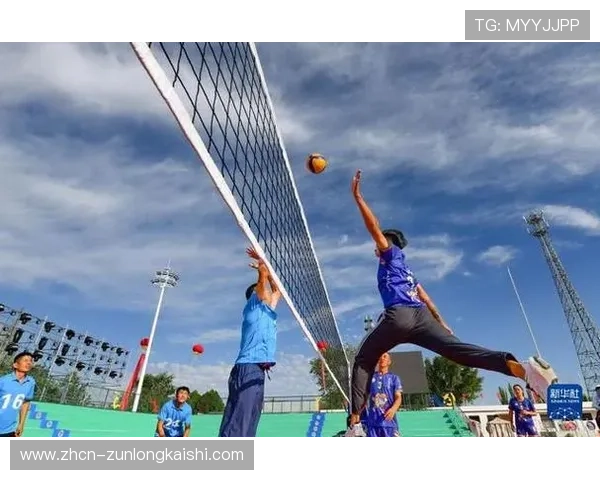 鄂托克前旗开展排球进校园活动,前国手李颖指导青少年训练 鄂托克前旗开展排球进校园活动,前国手李颖指导青少年训练