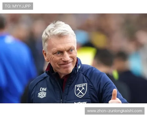 西汉姆联球迷远征布莱顿 客场助威声势不减 西汉姆联球迷远征布莱顿 客场助威声势不减